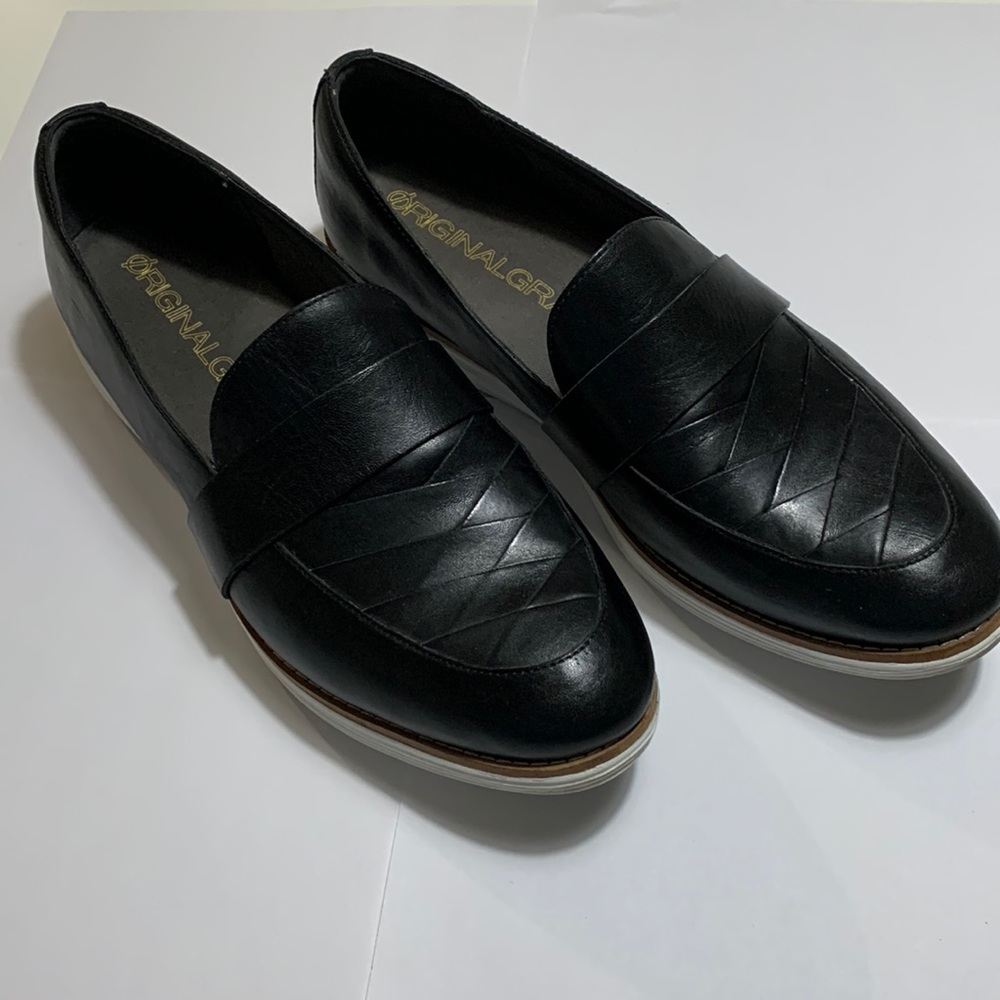 Black leather Cole Haan flat shoes size 8 gently worn .